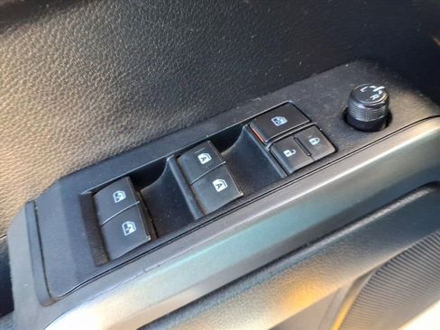 Used 2019 Toyota Tacoma TRD Off-Road image 17