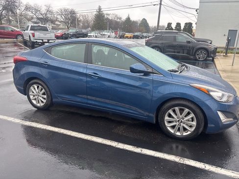 Used 2015 Hyundai Elantra SE w/ Option Group 03 image 3