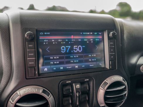 Used 2018 Jeep Wrangler Unlimited Sport S AWD/4WD image 22