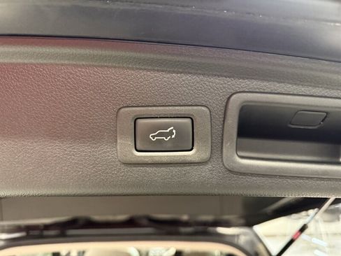 Used 2016 Subaru Forester 2.5i Limited w/ Popular Package #2 AWD/4WD image 32