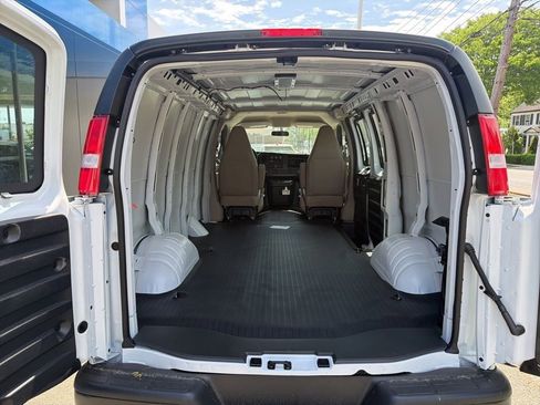 New 2026 Chevrolet Express 3500 RWD image 19