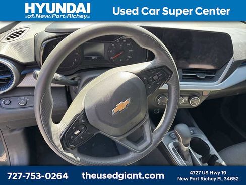 Used 2025 Chevrolet Trax LS FWD image 10