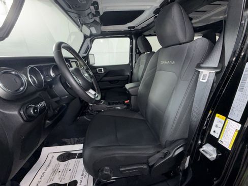 Used 2018 Jeep Wrangler Unlimited Sahara AWD/4WD image 13