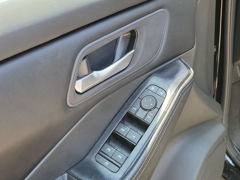 Used 2024 Nissan Rogue SV FWD image 19
