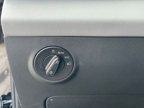 Used 2022 Volkswagen Taos SE image 15