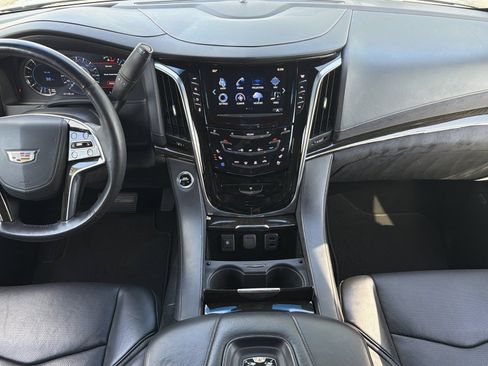 Used 2018 Cadillac Escalade Platinum AWD/4WD image 15