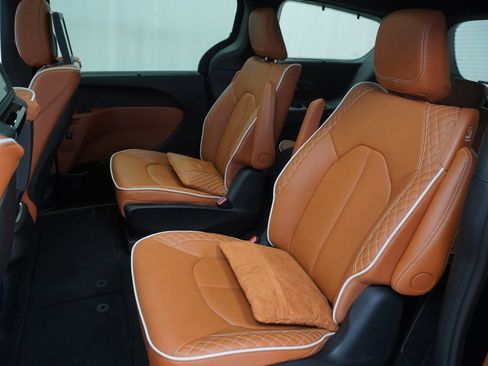 Used 2024 Chrysler Pacifica Pinnacle image 19