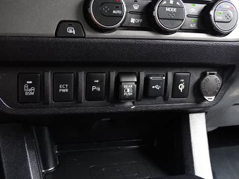 Used 2022 Toyota Tacoma TRD Off-Road w/ Technology Package RWD image 33
