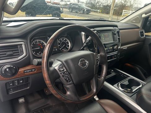 Used 2019 Nissan Titan Platinum Reserve image 10