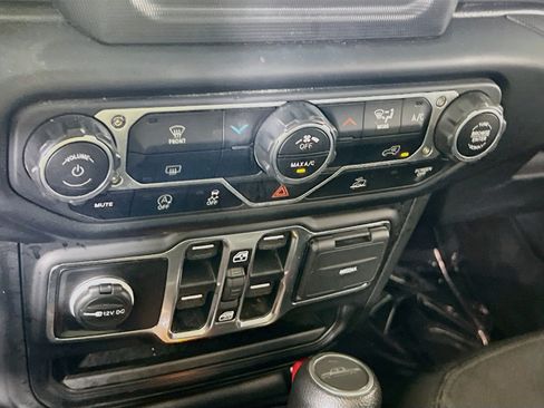 Used 2023 Jeep Gladiator Sport AWD/4WD image 15