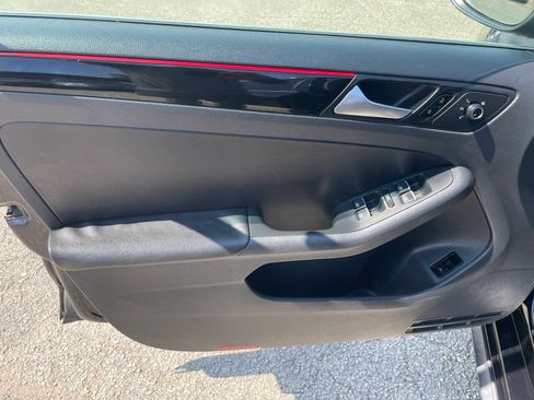 Used 2017 Volkswagen Jetta GLI FWD image 18