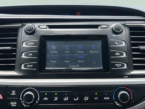 Used 2016 Toyota Highlander LE FWD image 21