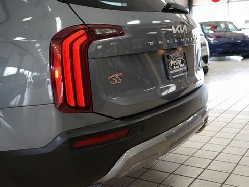 Used 2022 Kia Telluride EX w/ EX Premium Package image 16