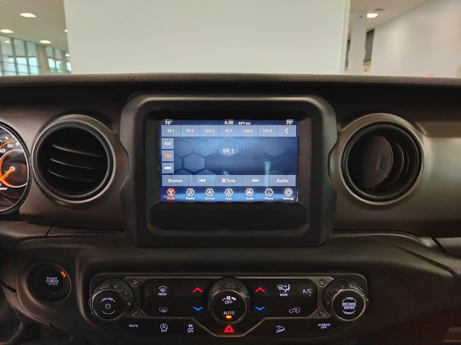Used 2018 Jeep Wrangler Unlimited Sport S AWD/4WD image 15