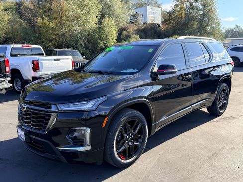 Used 2022 Chevrolet Traverse Premier w/ Redline Edition image 2