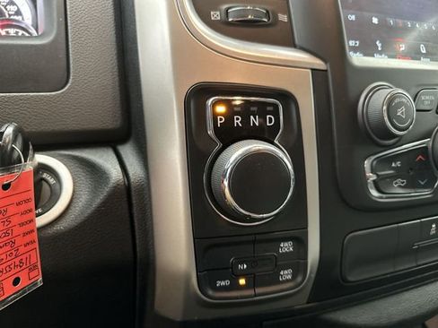 Used 2019 RAM 1500 Classic SLT w/ Luxury Group image 24