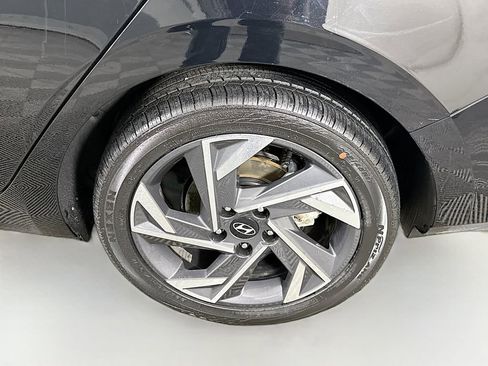 Certified 2025 Hyundai Elantra Sport w/ Cargo Package image 33