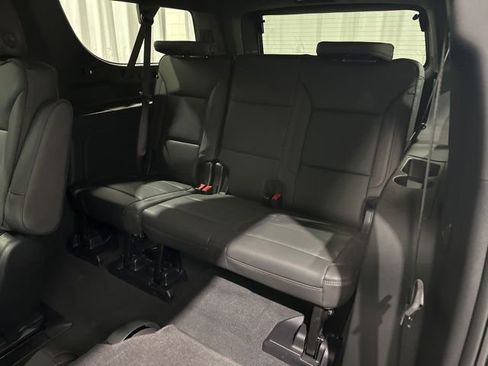 Certified 2025 Chevrolet Suburban High Country image 11