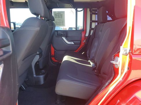 Used 2015 Jeep Wrangler Unlimited Sahara w/ Connectivity Group image 24