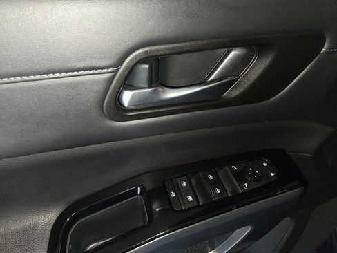 Used 2024 Nissan Pathfinder SL FWD image 13