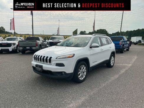 Used 2015 Jeep Cherokee Latitude w/ Cold Weather Group AWD/4WD image 1