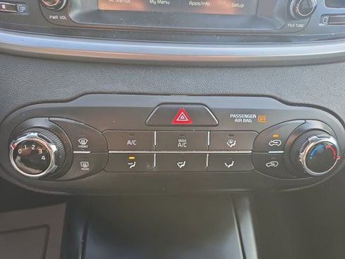 Used 2020 Kia Sorento LX image 27