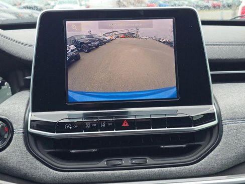 Used 2025 Jeep Compass Sport image 36