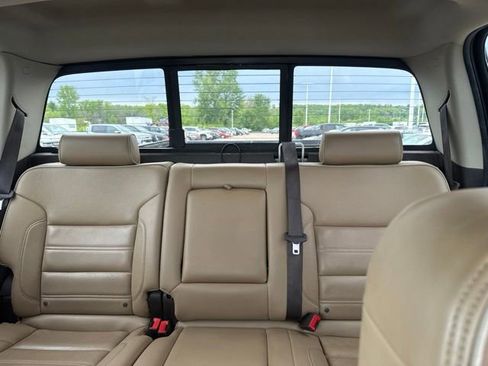 Used 2018 GMC Sierra 2500 Denali w/ Duramax Plus Package AWD/4WD image 17