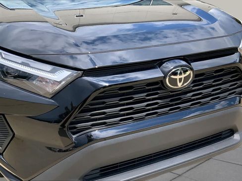 Used 2024 Toyota RAV4 XLE FWD image 30