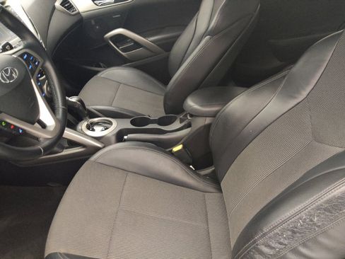 Used 2016 Hyundai Veloster w/ Option Group 03 FWD image 17