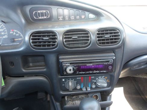 Used 2002 Pontiac Grand Prix SE w/ Widetrack Smart Pkg FWD image 16