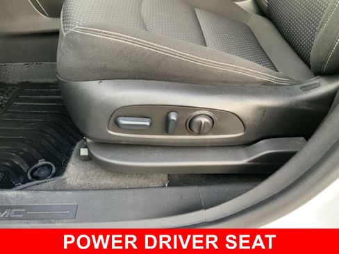 Used 2022 GMC Terrain SLE w/ Elevation Edition image 22