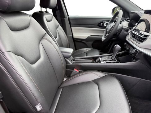 Used 2024 Jeep Compass Limited image 15