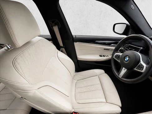 Used 2023 BMW 540i w/ Executive Package RWD image 16