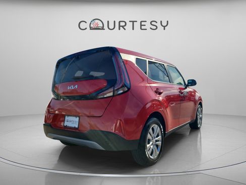 Used 2023 Kia Soul LX image 5