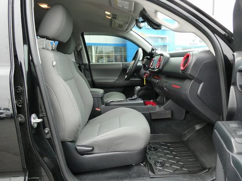 Used 2020 Toyota Tacoma SR image 13