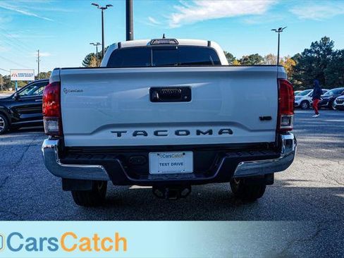 Used 2018 Toyota Tacoma TRD Off-Road image 14