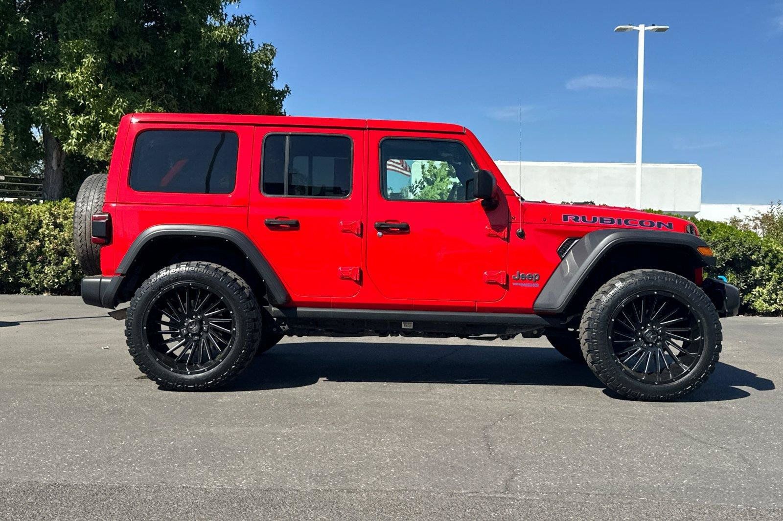 Used 2021 Jeep Wrangler Unlimited Rubicon 4xe w/ Cold Weather Group AWD/4WD image 2