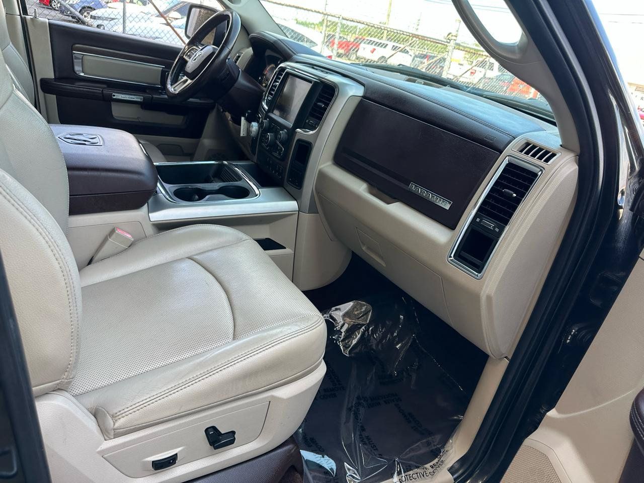 Used 2017 RAM 1500 Laramie RWD image 17