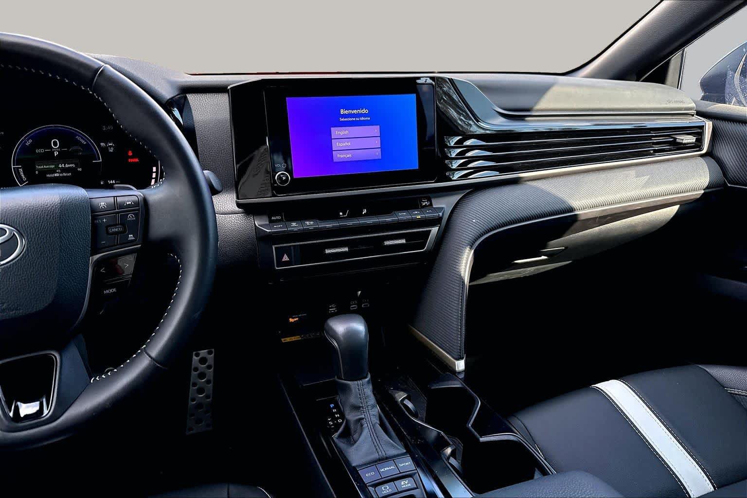 Used 2025 Toyota Camry SE FWD image 6