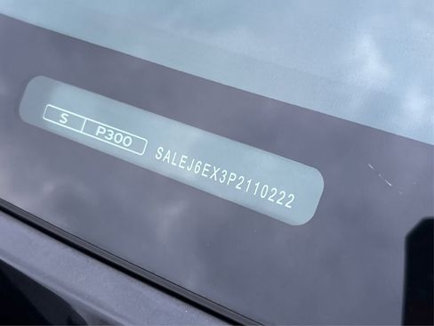 Used 2023 Land Rover Defender 90 S image 11