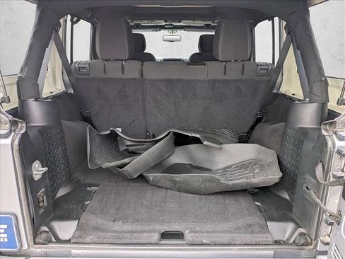 Used 2016 Jeep Wrangler Unlimited Sahara image 6