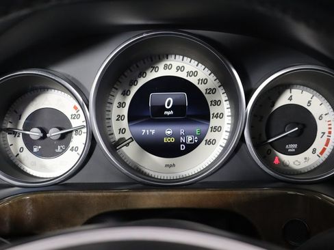 Used 2014 Mercedes-Benz E 550 4MATIC Sedan image 11