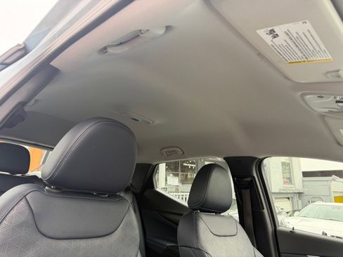 Used 2023 Chevrolet Bolt EUV LT w/ Convenience Package FWD image 31