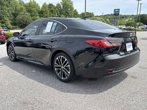 Used 2025 Toyota Camry XLE FWD image 5