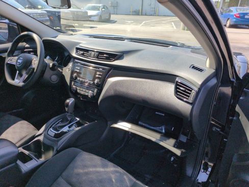 Used 2018 Nissan Rogue Sport SV FWD image 25