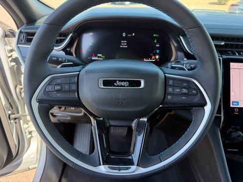 Used 2022 Jeep Grand Cherokee Trailhawk AWD/4WD image 14