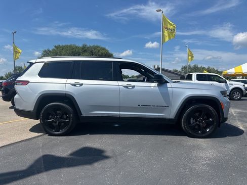 Used 2023 Jeep Grand Cherokee L Altitude image 4