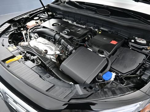 Used 2021 Mercedes-Benz GLB 250 4MATIC w/ Premium Package image 53