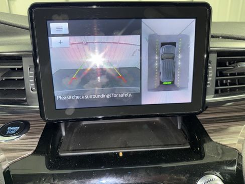 Used 2023 Ford Explorer Limited image 14